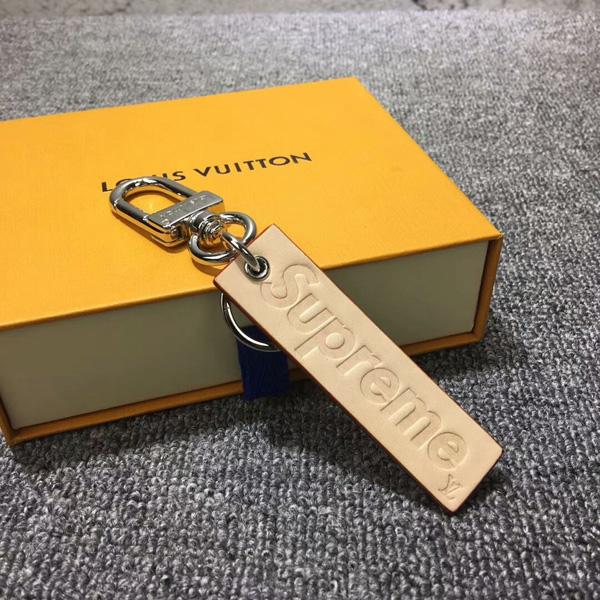 ルイヴィトン シュプリームコピー Louis Vuitton Supreme Downtown Tab Charm Epi キーホルダー APRICOT 8051605